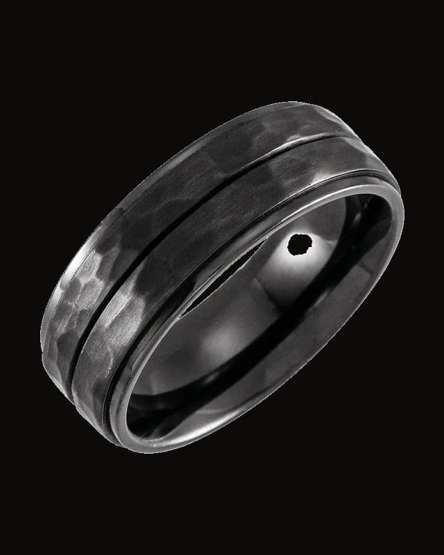 Grooved Stepped-Edge Comfort-Fit Flat Band with Hammer Finish — Titanium / Black Titanium