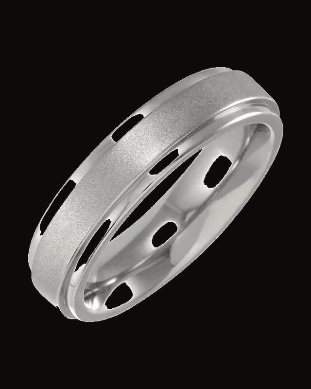 Stepped-Edge Comfort-Fit Flat Band with Oxidized Finish — Titanium · 5 mm