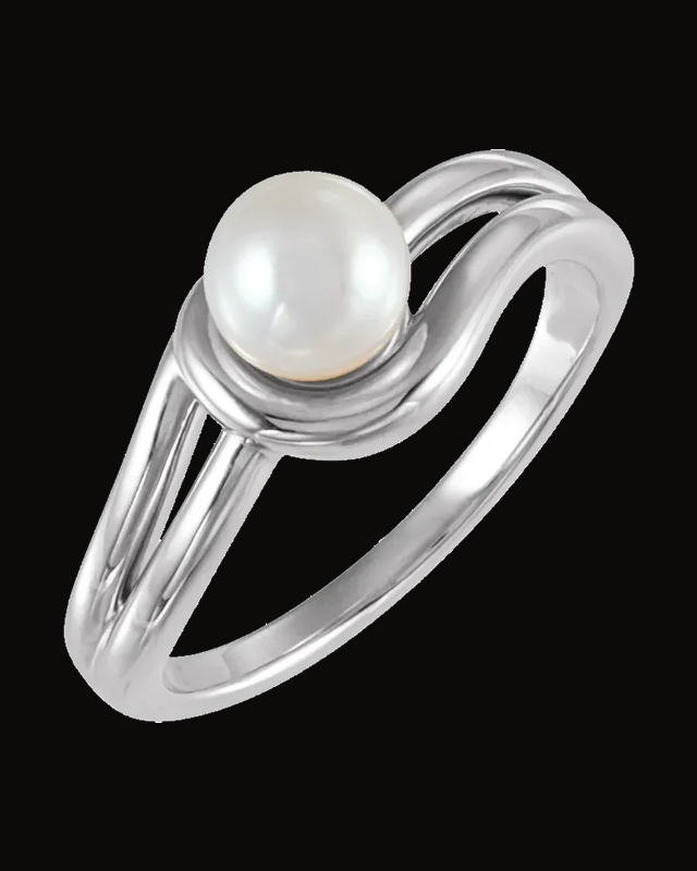Cultured Freshwater Pearl Solitaire Ring — Sterling Silver · 7.9 x 3.9 mm